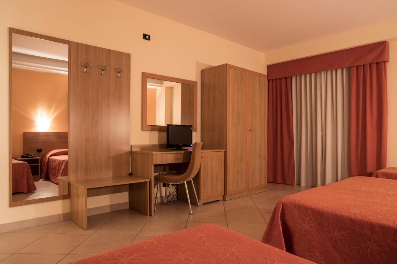 Manhattan Village Hotel Sulmona Ngoại thất bức ảnh
